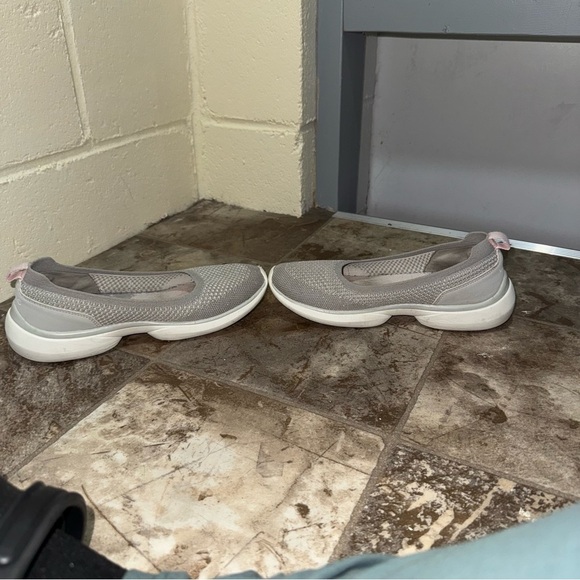 Womens Vionic Vortex Kallie Slip on Gray and White Casual Flat Shoes Size 5 - Picture 5 of 16